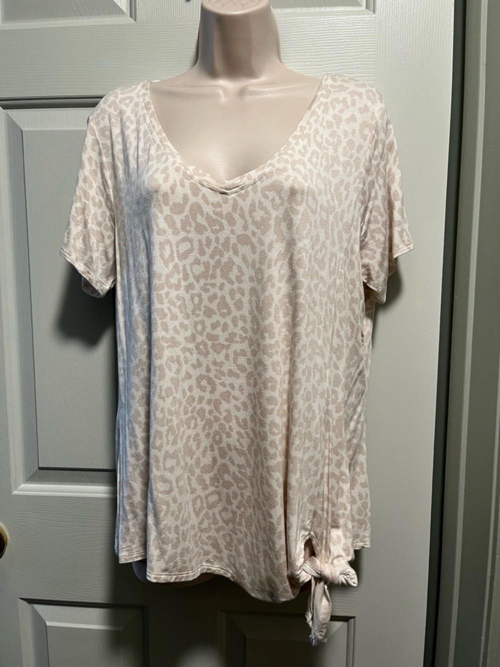Matty M Beige Animal Print V-Neck Short Sleeve Tie-Hem Top